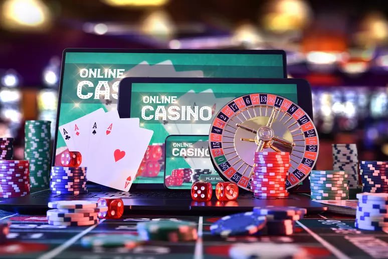Close-up of slot game reels spinning on a Philippine player's smartphone